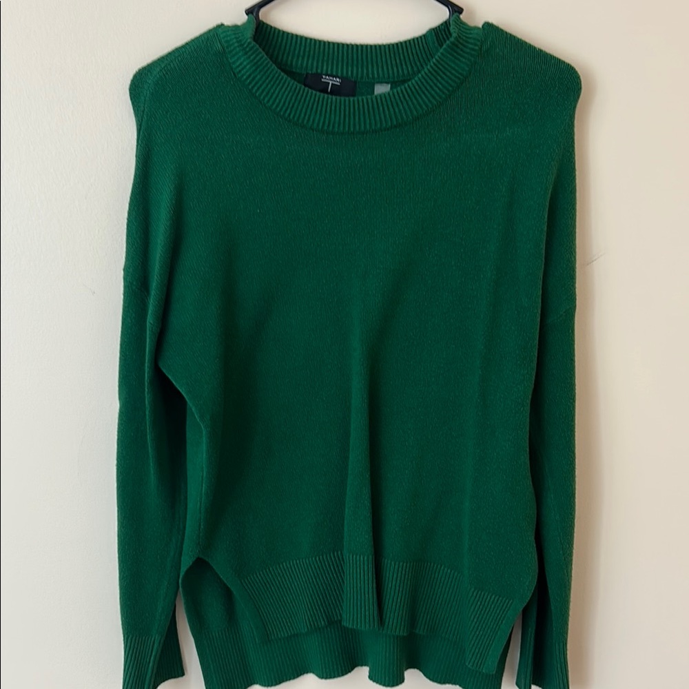 Tahari Green Crew Neck Sweater with Fine Knit Texture